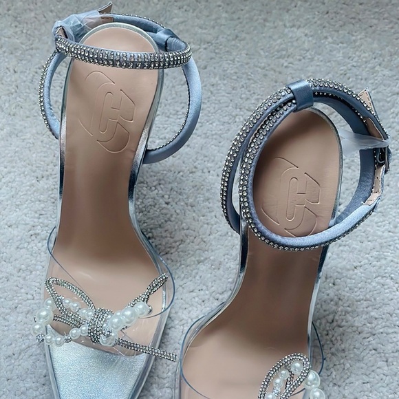 NEW Bow Heels - Picture 4 of 6